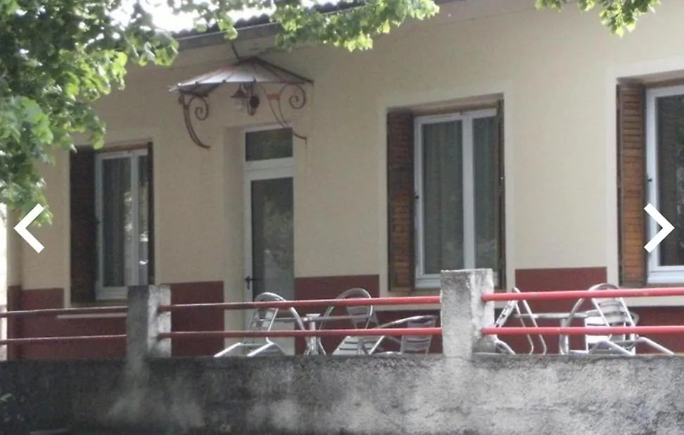 Auberge De La Nougatine Eu La Coucourde 2*,
